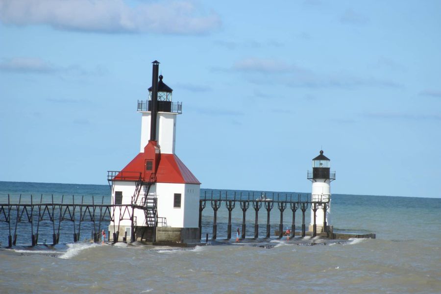 Visit lighthouse & pier