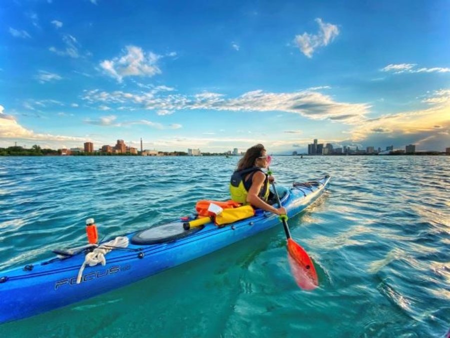 Grosse Pointer Missy Kinyon, Leader of Song and Kayaking on the Detroit River, Passes Away at 49
